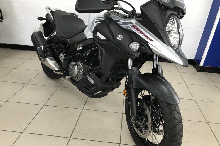 2017 SUZUKI V-STROM 650, White - photo 3