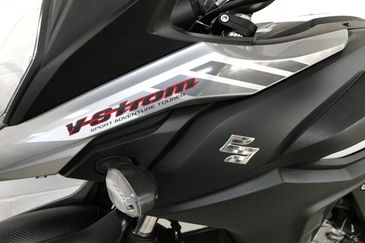 2017 SUZUKI V-STROM 650, White - photo 14