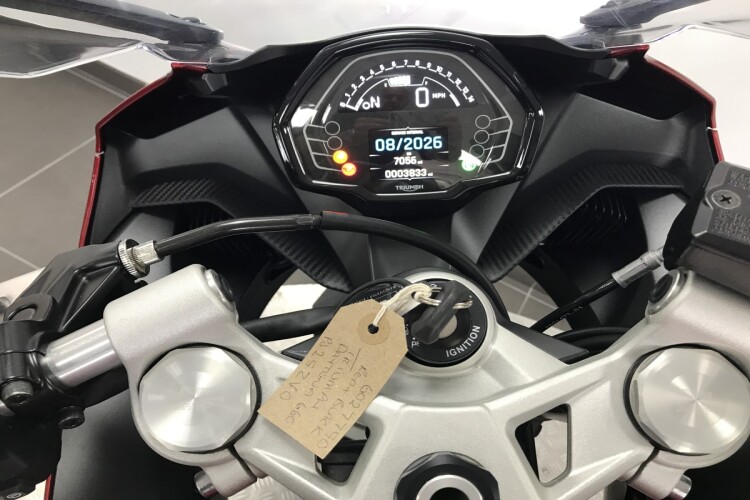 TRIUMPH DAYTONA 660