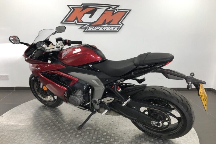 TRIUMPH DAYTONA 660