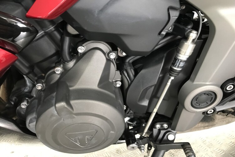 TRIUMPH DAYTONA 660