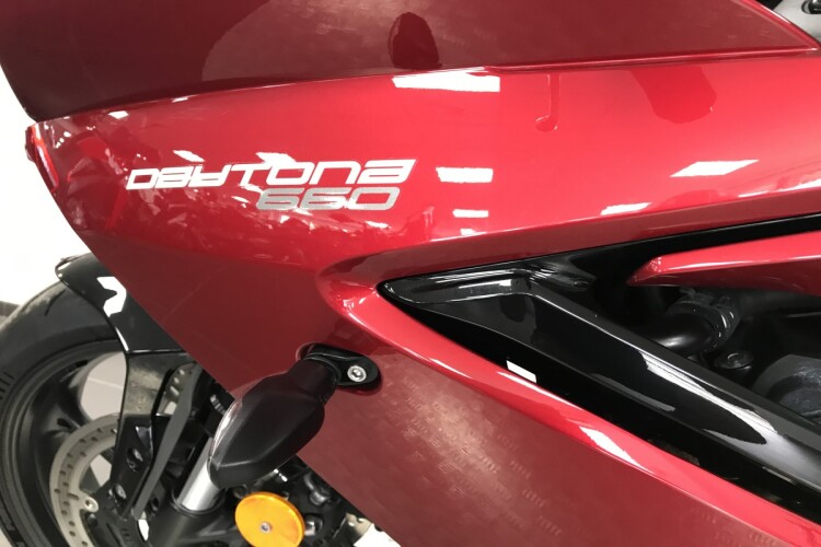 TRIUMPH DAYTONA 660
