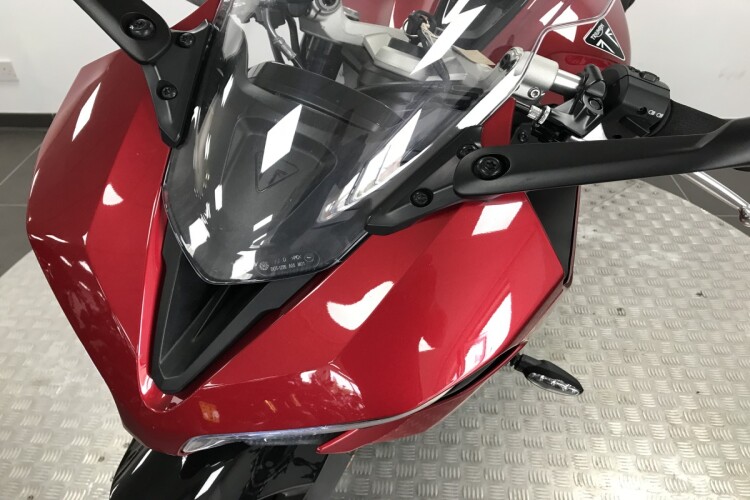 TRIUMPH DAYTONA 660