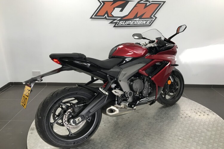 TRIUMPH DAYTONA 660