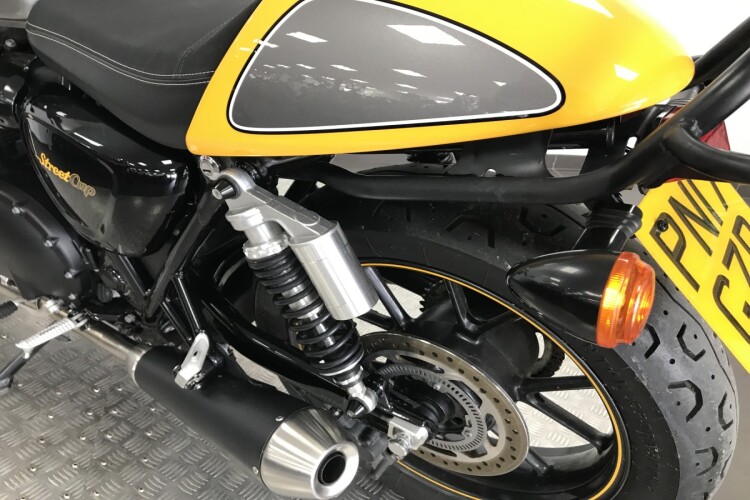 TRIUMPH STREET CUP