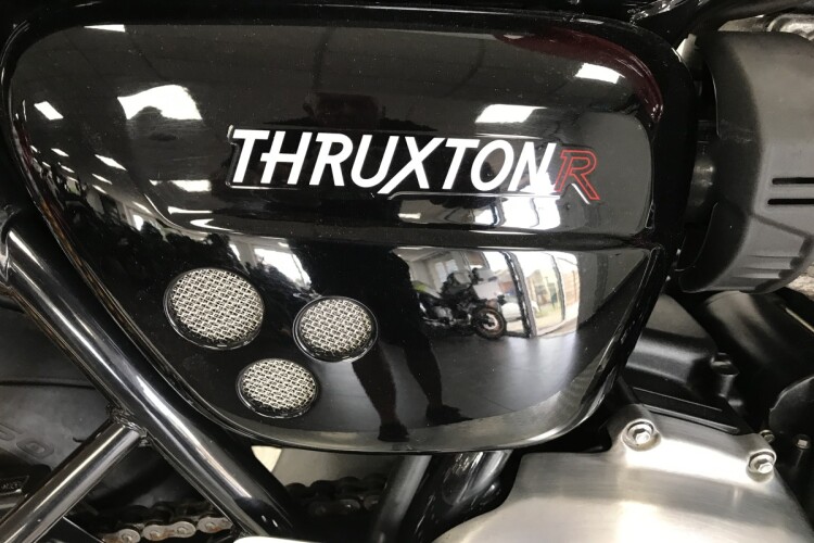 TRIUMPH THRUXTON 1200 R