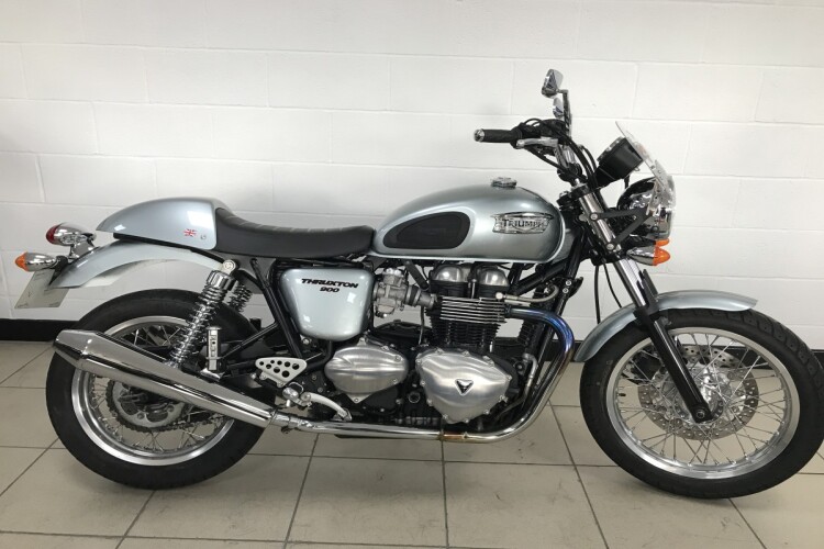 TRIUMPH THRUXTON 865