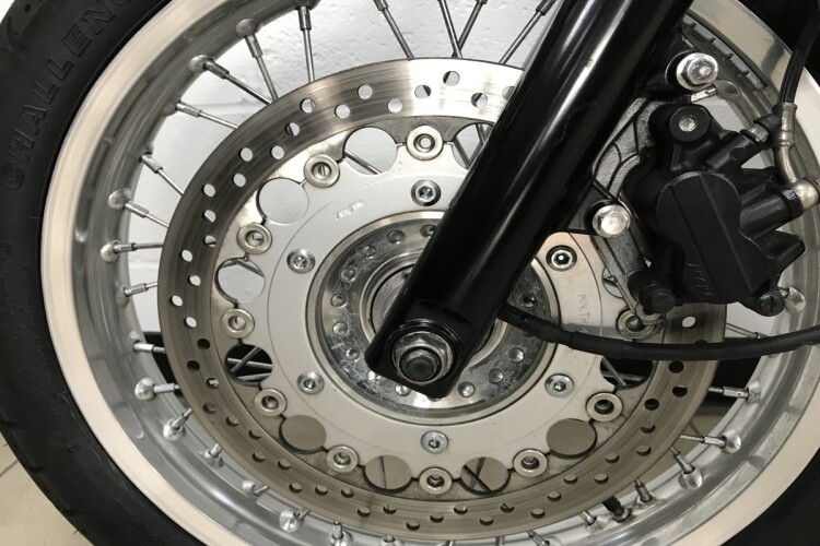 TRIUMPH THRUXTON 865