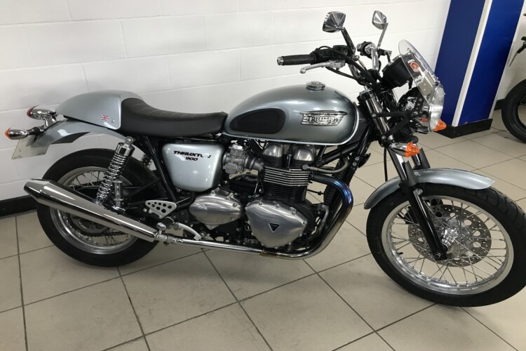 TRIUMPH THRUXTON 865