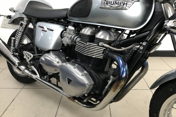 TRIUMPH THRUXTON 865