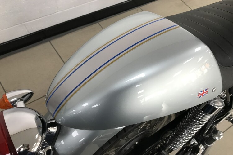 TRIUMPH THRUXTON 865