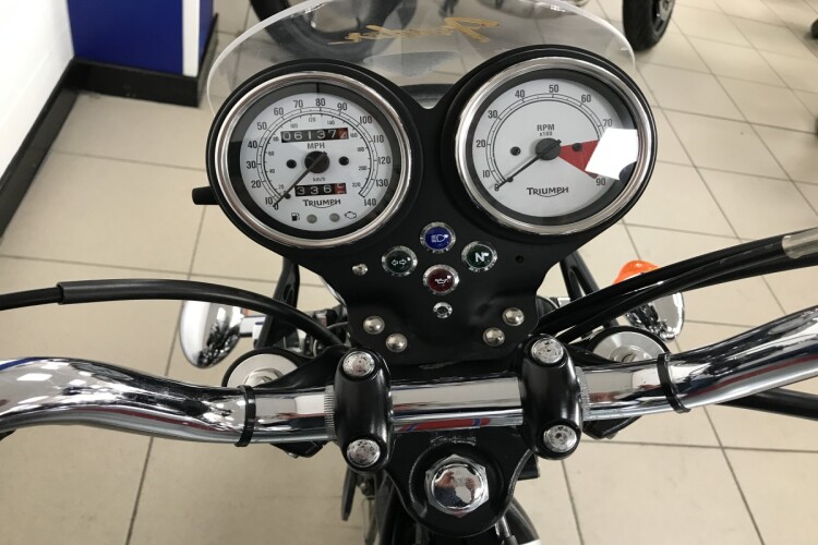 TRIUMPH THRUXTON 865