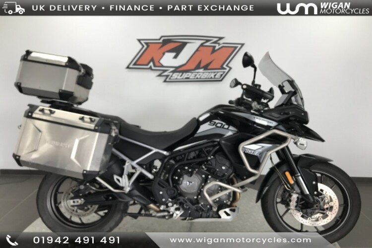 TRIUMPH TIGER 900