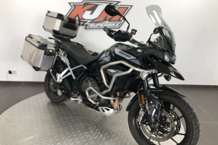 TRIUMPH TIGER 900