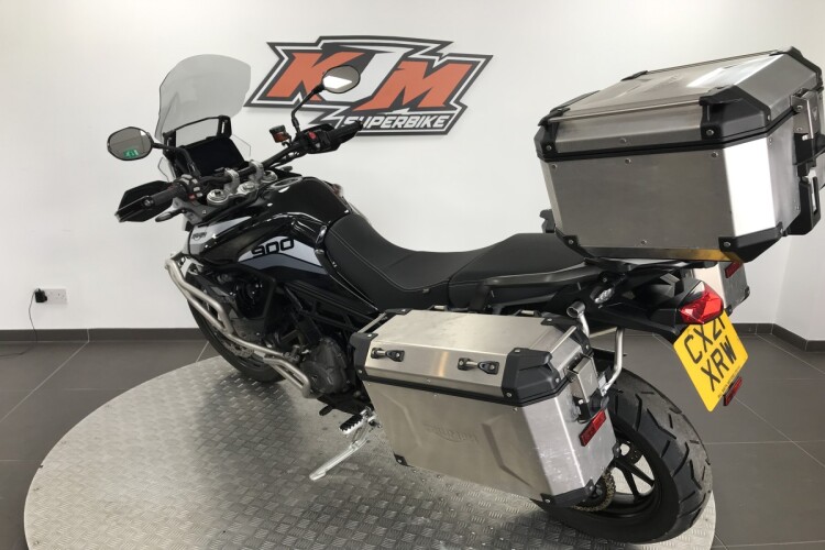 TRIUMPH TIGER 900