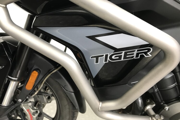 TRIUMPH TIGER 900