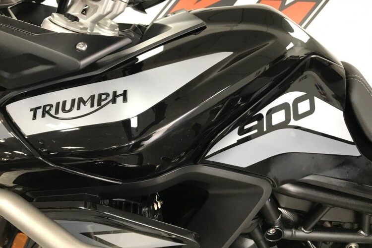 TRIUMPH TIGER 900