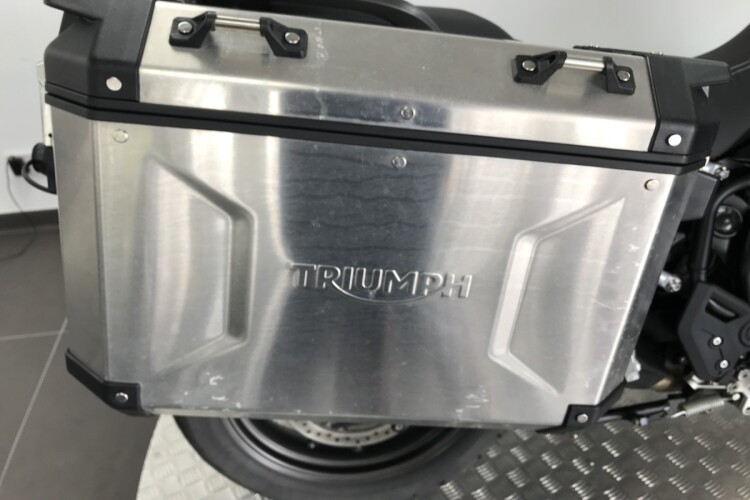 TRIUMPH TIGER 900