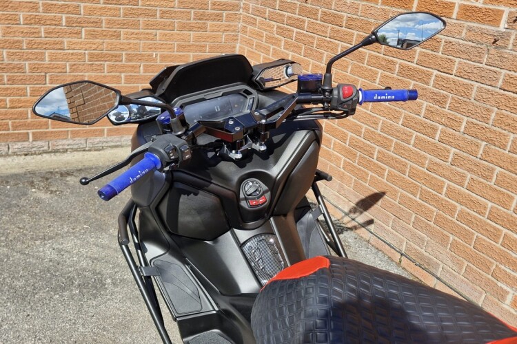 YAMAHA X-MAX
