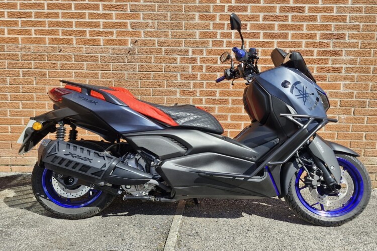 YAMAHA X-MAX