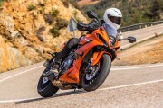 SUZUKI GSX-8S