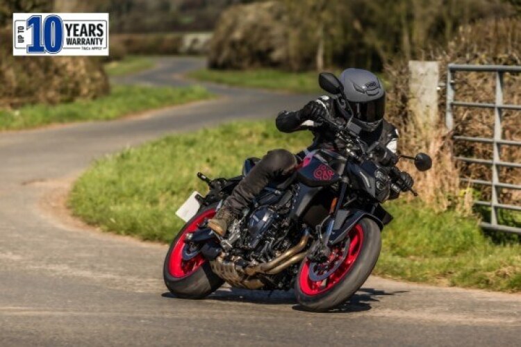 SUZUKI GSX-8S