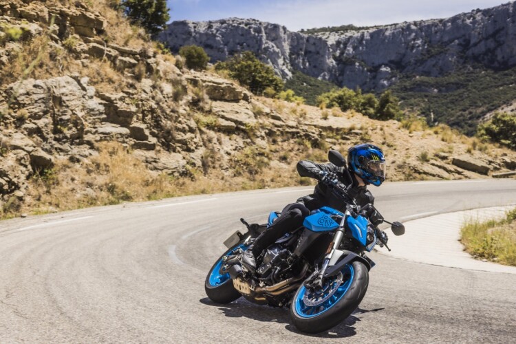 SUZUKI GSX-8S