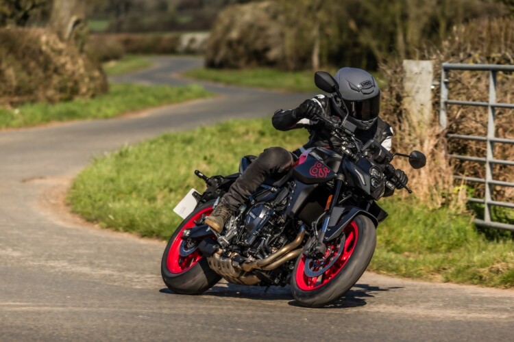 SUZUKI GSX-8S