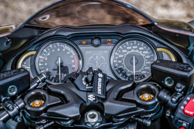SUZUKI GSX1300R HAYABUSA