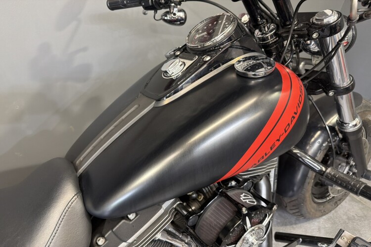 HARLEY-DAVIDSON DYNA