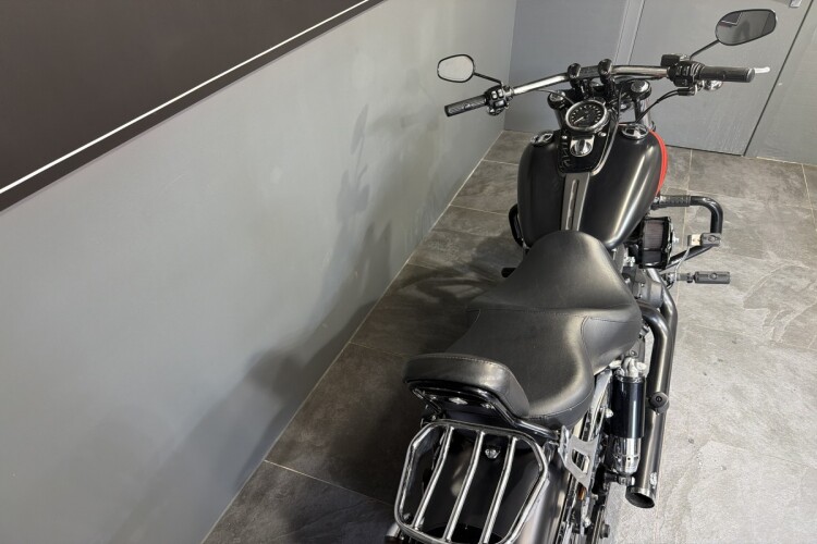 HARLEY-DAVIDSON DYNA
