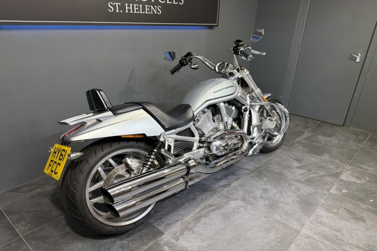 HARLEY-DAVIDSON V-ROD