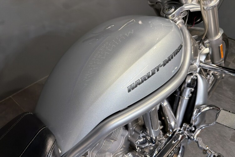 HARLEY-DAVIDSON V-ROD