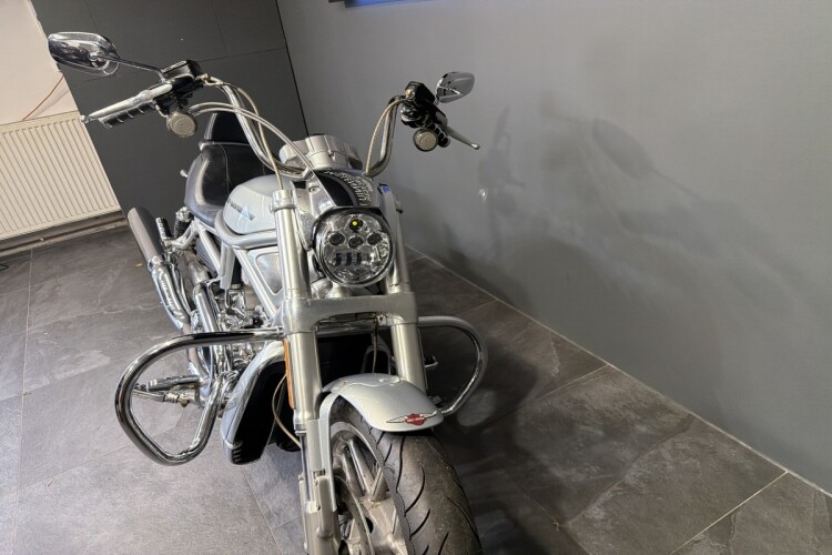 HARLEY-DAVIDSON V-ROD