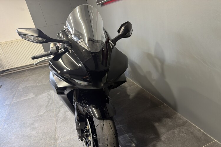 HONDA CBR1000RR FIREBLADE