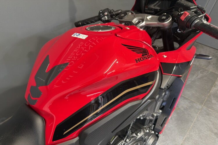 HONDA CBR650R