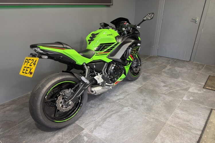 KAWASAKI NINJA 650