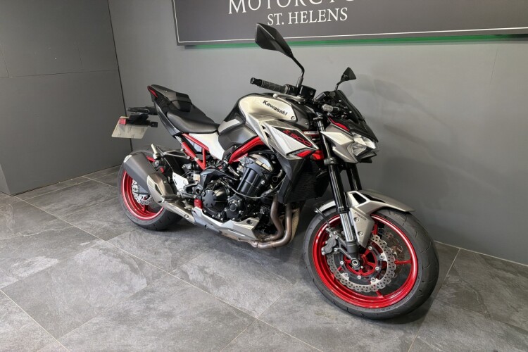 KAWASAKI Z900