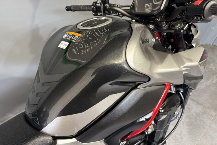 KAWASAKI Z900