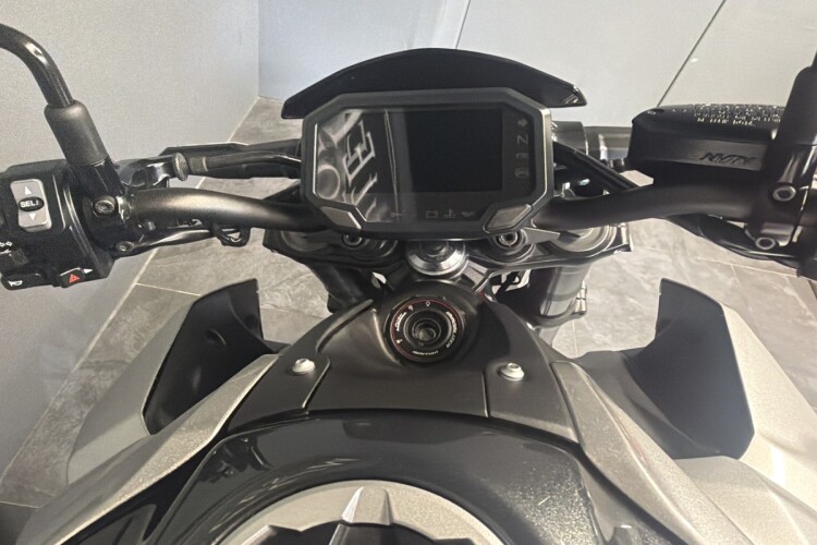 KAWASAKI Z900