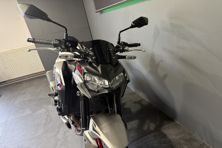 KAWASAKI Z900