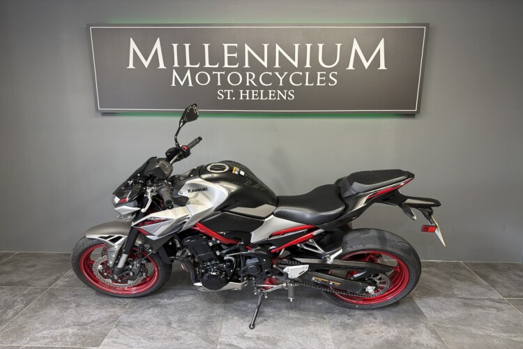 KAWASAKI Z900