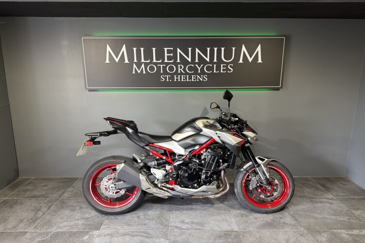 KAWASAKI Z900