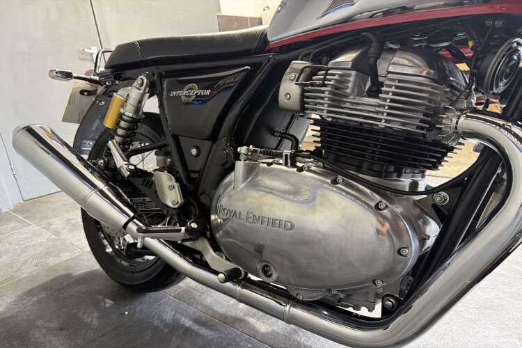 ROYAL ENFIELD INTERCEPTOR 650