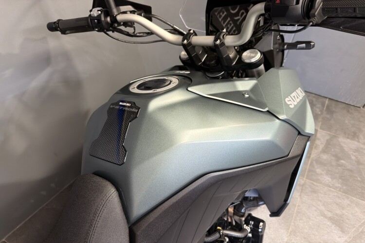 SUZUKI V-STROM 800