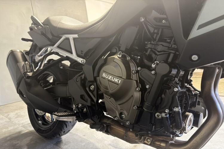 SUZUKI V-STROM 800