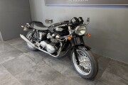 TRIUMPH THRUXTON 900