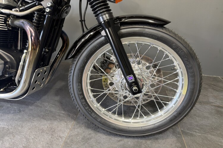 TRIUMPH THRUXTON 900