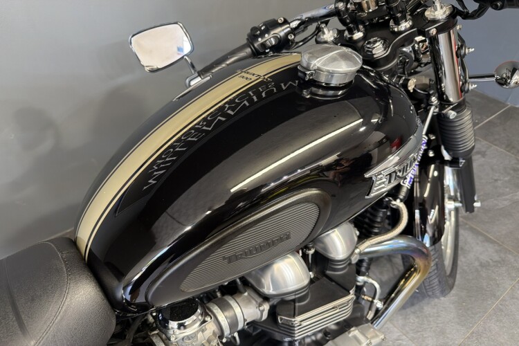 TRIUMPH THRUXTON 900