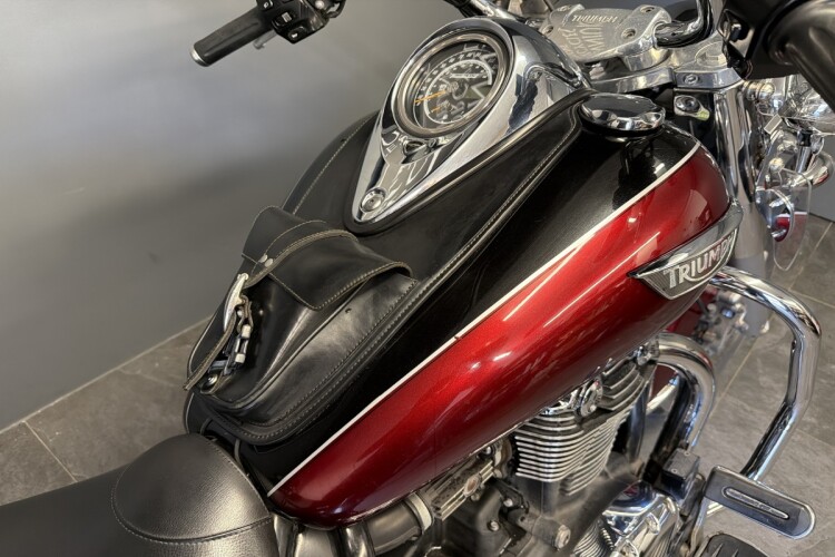 TRIUMPH THUNDERBIRD 1700